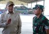 Panglima Kodau II Dampingi Menko Polkam RI, Tinjau Sukhoi hingga Keberangkatan FOTO: Penkodau II. Panglima Komando Daerah TNI Angkatan Udara II (Panglima Kodau II) Marsda TNI M. Untung Suropati, S.E., mendampingi Menteri Koordinator Bidang Politik dan Keamanan (Menko Polkam) RI Jenderal TNI (Purn.) Djamari Chaniago dalam rangkaian kegiatan di Lanud Sultan Hasanuddin, Maros, Sabtu (19/9/2026). (Dok TNI AU)