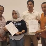 Kiki Damayanti Alias KD Tegaskan Persoalan KDMP Enrekang Telah Selesai Kiki Damayanti alias KD Saat Melakukan Pertemuan dan Membuat Surat Pernyataan Terkait Polemik KDMP Enrekang (Foto/Ist)*
