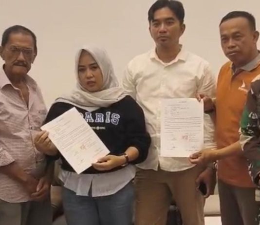 Kiki Damayanti Alias KD Tegaskan Persoalan KDMP Enrekang Telah Selesai Kiki Damayanti alias KD Saat Melakukan Pertemuan dan Membuat Surat Pernyataan Terkait Polemik KDMP Enrekang (Foto/Ist)*