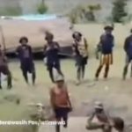 TPNPB Sandera dan Intimidasi Kepala Kampung di Pedalaman, Netizen ini Tujuan Pendukung OPM Tarik TNI/Polri di Papua FOTO: Hasil tangkapan layar dari video viral yang diunggah akun tiktok @khan kondisi kepala kampung di pedalaman Papua yang mengalami intimidasi dari kelompok TPNPB-OPM.