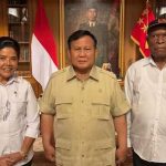 Dua Tokoh Perwakilan Masyarakat DOB Grimenawa, Diterima Presiden Prabowo di Hambalang FOTO: Presiden Prabowo Subianto menerima dua orang perwakilan masyarakat dari Kabupaten Jayapura, Papua. (Dok milik akun facebook Yulianus Dwaa)