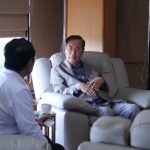 Unhas dan Busan Indonesia Center Korea Selatan Perkuat Kolaborasi Akademik dan Penelitian FOTO: Rektor Unhas Prof. Dr. Ir. Jamaluddin Jompa, M.Sc., bersama Presiden Busan Indonesia Center Prof. Kim Soo-il. Penandatanganan berlangsung di Ruang Rapat Rektor, Lantai 8 Gedung Rektorat Unhas, Senin (21/9).