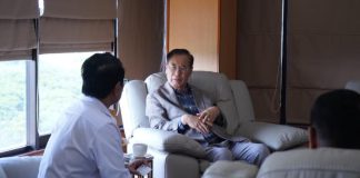Unhas dan Busan Indonesia Center Korea Selatan Perkuat Kolaborasi Akademik dan Penelitian FOTO: Rektor Unhas Prof. Dr. Ir. Jamaluddin Jompa, M.Sc., bersama Presiden Busan Indonesia Center Prof. Kim Soo-il. Penandatanganan berlangsung di Ruang Rapat Rektor, Lantai 8 Gedung Rektorat Unhas, Senin (21/9).