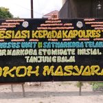 Polres Tanjungbalai Banjir Ucapan Selamat Usai Ungkap Bandar Narkoba Vape Jaringan Internasional FOTO: Karang bunga di Markas Kepolisian Resor (Polres) Tanjungbalai, jajaran Polda Sumatera Utara.