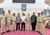 Pengurus Teras Pemuda Panca Marga Sulsel Silaturahim ke Gubernur FOTO: Dari Kiri Prof. Sukardi Weda, Bayu D. Mappadjanti, Prof. Arifuddin Mannan, Ir. Agus Arifin Nu’mang, M.S., Andi Sudirman Sulaiman (Gubernur) Ir. Andi Herfidah Attas, Dr. Muh. Iqbal Suhaeb, Ir. Abu Idris dan Takdir Amir, SE.