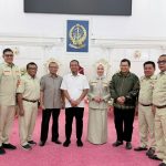 Pengurus Teras Pemuda Panca Marga Sulsel Silaturahim ke Gubernur FOTO: Dari Kiri Prof. Sukardi Weda, Bayu D. Mappadjanti, Prof. Arifuddin Mannan, Ir. Agus Arifin Nu’mang, M.S., Andi Sudirman Sulaiman (Gubernur) Ir. Andi Herfidah Attas, Dr. Muh. Iqbal Suhaeb, Ir. Abu Idris dan Takdir Amir, SE.