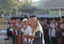 Warga LDII Gelar Shalat Istisqa di Makassar, Berdoa untuk Turunnya Hujan dan Keselamatan Negeri FOTO: Warga Lembaga Dakwah Islam Indonesia (LDII) melaksanakan Shalat Istisqa di Lapangan Bola Kompleks Dr. Tajuddin Chalid, Jalan Berua Raya, Kota Makassar, Sulawesi Selatan, Minggu (20/9/2026).
