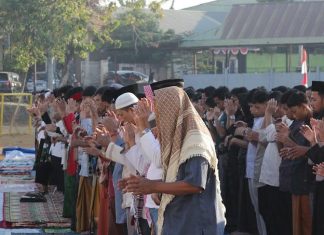 Warga LDII Gelar Shalat Istisqa di Makassar, Berdoa untuk Turunnya Hujan dan Keselamatan Negeri FOTO: Warga Lembaga Dakwah Islam Indonesia (LDII) melaksanakan Shalat Istisqa di Lapangan Bola Kompleks Dr. Tajuddin Chalid, Jalan Berua Raya, Kota Makassar, Sulawesi Selatan, Minggu (20/9/2026).