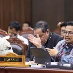 Sidang MK: Bawaslu Sebut Tidak ada Laporan Dugaan Pelanggaran Terkait Syarat Pendidikan Gibran FOTO: Badan Pengawas Pemilu (Bawaslu) RI menghadiri Sidang Perselisihan Hasil Pemilihan Umum Presiden dan Wakil Presiden di Mahkamah Konstitusi (MK) di Ruang Sidang Gedung MK, Jakarta, Rabu (23/9/2026). (Dok. Humas MK)