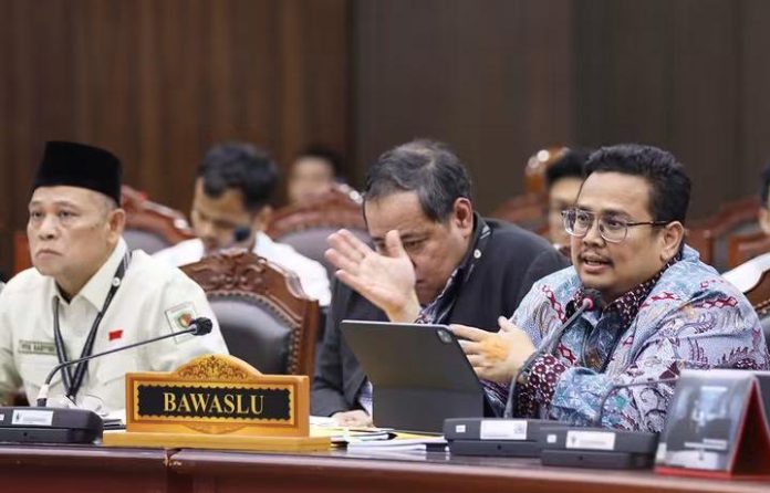 FOTO: Badan Pengawas Pemilu (Bawaslu) RI menghadiri Sidang Perselisihan Hasil Pemilihan Umum Presiden dan Wakil Presiden di Mahkamah Konstitusi (MK) di Ruang Sidang Gedung MK, Jakarta, Rabu (23/9/2026). (Dok. Humas MK)