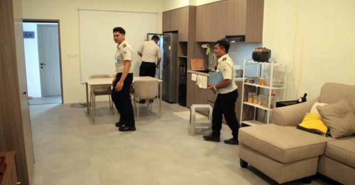 FOTO: Berdasarkan pemeriksaan awal, para warga binaan yang menempati fasilitas mewah ini harus membayar sejumlah uang. Meskipun pengakuan dari warga binaan tersebut belum didalami lebih lanjut. (ANTARA FOTO/Yulius Satria Wijaya)