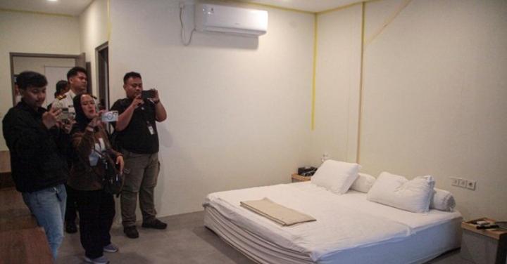 FOTO: Ombudsman Republik Indonesia menemukan sejumlah fasilitas berstandar apartemen di kawasan bagian belakang Lapas Kelas IIA Cibinong yang terpisah dari blok hunian warga binaan pada umumnya. ANTARA FOTO/Yulius Satria Wijaya/kye