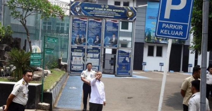 FOTO: Ombudsman RI menyebut ada beberapa tipe kamar di dalam kluster mewah yang ditemukan di Lapas Kelas IIA Cibinong, Pondok Rajeg, Kabupaten Bogor. Temuan ini terungkap saat melakukan sidak ke lapas tersebut. (ANTARA FOTO/Yulius Satria Wijaya) FOTO: Ombudsman RI menyebut ada beberapa tipe kamar di dalam kluster mewah yang ditemukan di Lapas Kelas IIA Cibinong, Pondok Rajeg, Kabupaten Bogor. Temuan ini terungkap saat melakukan sidak ke lapas tersebut. (ANTARA FOTO/Yulius Satria Wijaya)