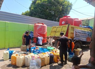 El Nino Hingga Akhir September 2026, Pemerintah Kota Makassar Telah Menyuplay 5 Juta Lebih Air Bersih FOTO: BPBD Kota Makassar saat melakukan distribusi air bersih di sejumlah kecamatan di kota Makassar. (Dok BPBD)