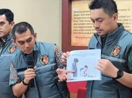 Bupati Gowa Terjerat TPPU: 2 Unit Rumah di Perumahan Elit Disita Kortas Tipidkor Polri FOTO: Kortas Tipidkor) Polri saat memberikan keterangan pers atas penetapan tersangka Bupati Gowa. (Dok via akun Facebook Juanda Aslan Nur)