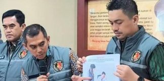 Bupati Gowa Terjerat TPPU: 2 Unit Rumah di Perumahan Elit Disita Kortas Tipidkor Polri FOTO: Kortas Tipidkor) Polri saat memberikan keterangan pers atas penetapan tersangka Bupati Gowa. (Dok via akun Facebook Juanda Aslan Nur)