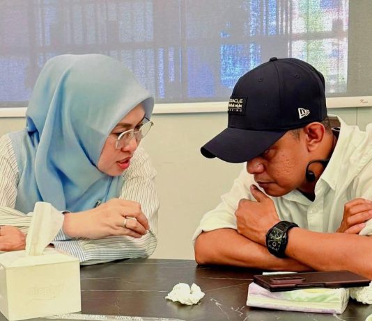 Adhi Bintang: Jangan Hakimi Perempuan Hanya karena Ia Sedang Berada di Tengah Badai FOTO: Bupati Gowa, Sitti Husniah Talenrang bersama penasehat hukumnya Adhi Bintang. (Dok Adhi Bintang)