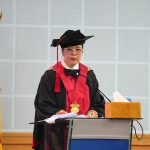Jadi Guru Besar, Prof. Dr. Birkah Latif: Hukum Ekonomi dan Lingkungan Internasional FOTO: Prof. Dr. Birkah Latif, S.H., M.H., LL.M., Mengikuti prosesi penerimaan anggota Dewan Profesor di Ruang Senat Lantai 2, Gedung Rektorat, Kampus Unhas Tamalanrea. Senin (28/09/2026)