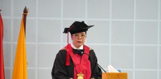 Jadi Guru Besar, Prof. Dr. Birkah Latif: Hukum Ekonomi dan Lingkungan Internasional FOTO: Prof. Dr. Birkah Latif, S.H., M.H., LL.M., Mengikuti prosesi penerimaan anggota Dewan Profesor di Ruang Senat Lantai 2, Gedung Rektorat, Kampus Unhas Tamalanrea. Senin (28/09/2026)