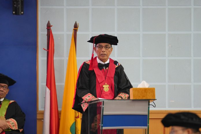 FOTO: Prof. Dr. Syamsuddin Muchtar, S.H., M.H., Mengikuti prosesi penerimaan anggota Dewan Profesor di Ruang Senat Lantai 2, Gedung Rektorat, Kampus Unhas Tamalanrea. Senin (28/09/2026) FOTO: Prof. Dr. Syamsuddin Muchtar, S.H., M.H., Mengikuti prosesi penerimaan anggota Dewan Profesor di Ruang Senat Lantai 2, Gedung Rektorat, Kampus Unhas Tamalanrea. Senin (28/09/2026)