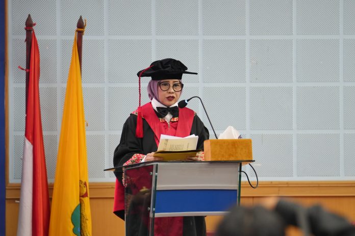 FOTO: Prof. Dr. Sri Susyanti Nur, S.H., M.Hum., Mengikuti prosesi penerimaan anggota Dewan Profesor di Ruang Senat Lantai 2, Gedung Rektorat, Kampus Unhas Tamalanrea. Senin (28/09/2026) FOTO: Prof. Dr. Sri Susyanti Nur, S.H., M.Hum., Mengikuti prosesi penerimaan anggota Dewan Profesor di Ruang Senat Lantai 2, Gedung Rektorat, Kampus Unhas Tamalanrea. Senin (28/09/2026)
