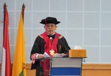 Jadi Guru Besar, Prof Aswanto: “Tindak Pidana Korupsi sebagai Pelanggaran Hak Asasi Manusia” FOTO: Prof. Dr. Aswanto, Mengikuti prosesi penerimaan anggota Dewan Profesor di Ruang Senat Lantai 2, Gedung Rektorat, Kampus Unhas Tamalanrea. Senin (28/09/2026)