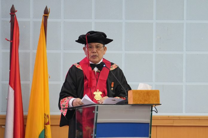 FOTO: Prof. Dr. Aswanto, Mengikuti prosesi penerimaan anggota Dewan Profesor di Ruang Senat Lantai 2, Gedung Rektorat, Kampus Unhas Tamalanrea. Senin (28/09/2026) FOTO: Prof. Dr. Aswanto, Mengikuti prosesi penerimaan anggota Dewan Profesor di Ruang Senat Lantai 2, Gedung Rektorat, Kampus Unhas Tamalanrea. Senin (28/09/2026)