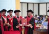 Ringkasan Pidato Penerimaan Lima Guru Besar Fakultas Hukum Unhas FOTO: Universitas Hasanuddin menggelar prosesi penerimaan anggota Dewan Profesor bagi lima guru besar dari berbagai bidang keilmuan. Kegiatan berlangsung Senin (28/09), di Ruang Senat Lantai 2, Gedung Rektorat, Kampus Unhas Tamalanrea.