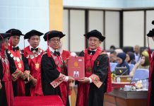 Ringkasan Pidato Penerimaan Lima Guru Besar Fakultas Hukum Unhas FOTO: Universitas Hasanuddin menggelar prosesi penerimaan anggota Dewan Profesor bagi lima guru besar dari berbagai bidang keilmuan. Kegiatan berlangsung Senin (28/09), di Ruang Senat Lantai 2, Gedung Rektorat, Kampus Unhas Tamalanrea.