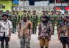 TPNPB Bantah 4 Orang yang Serahkan Senpi di Puncak Jaya Bukan Anggotanya FOTO: 4 warga serahkan diri dan senpi ke aparat keamanan di Makodim 1714/Puncak Jaya, Papua, pada Sabtu (26/9/2026). (Dok via Facebook)