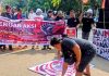 Muhammad Yamin Desak Kepastian Penanganan Kasus Dugaan Korupsi di Luwu Timur FOTO: Aksi unjuk rasa oleh elemen masyarakat dan mahasiswa di Luwu Timur saat aksi unjuk rasa penuntasan kasus dugaan korupsi. (Ist)