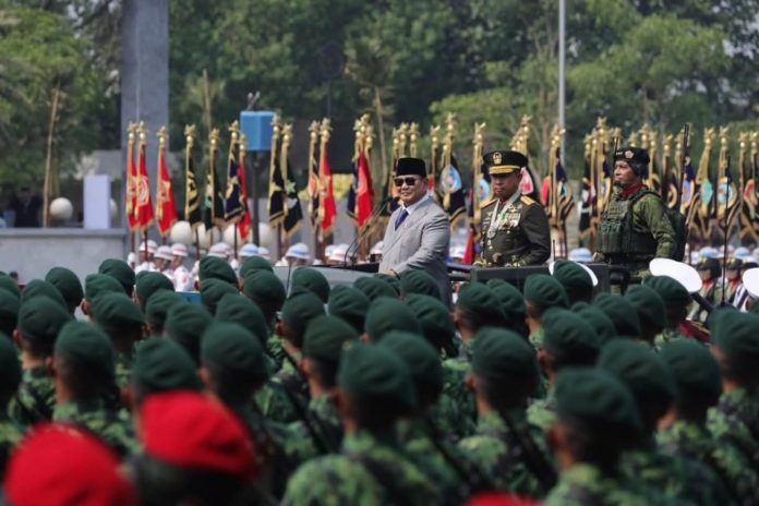 FOTO: Presiden Republik Indonesia Jenderal TNI (Purn.) H. Prabowo Subianto selaku Inspektur Upacara, bertempat di Lapangan Prima, Markas Besar TNI, Cilangkap, Jakarta Timur, Senin (5/10/2026). (Dok. Penerangan Kostrad) FOTO: Presiden Republik Indonesia Jenderal TNI (Purn.) H. Prabowo Subianto selaku Inspektur Upacara, bertempat di Lapangan Prima, Markas Besar TNI, Cilangkap, Jakarta Timur, Senin (5/10/2026). (Dok. Penerangan Kostrad)
