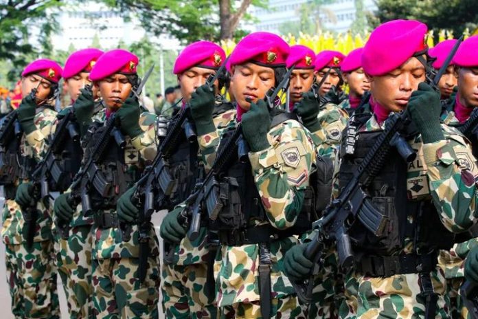 FOTO: Prajurit Marini TNI AL saat menghadiri HUT KE-81 TNI di Jakarta, (Dispen Kormar TNI Angkatan Laut (Jakarta).