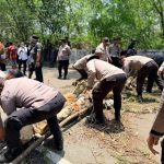 Polresta Jayapura Kota Buka Palang di Ringroad dan Jembatan Merah, Arus Lalu Lintas Kembali Lancar FOTO: Polresta Jayapura Kota memastikan akses lalu lintas di Jalan Ringroad dan kawasan Jembatan Merah kembali dapat dilalui masyarakat setelah sebelumnya dilakukan pemalangan oleh sejumlah warga. (Dok. Polresta Jayapura)