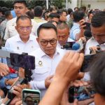 WNI yang Berkacamata Bisa Masuk TNI/Polri, Menko Polkam: Asal Pintar FOTO: Menteri Koordinator Bidang Politik dan Keamanan Jenderal TNI (Purn.) Prof. Dr. Dudung Abdurachman saat memberikan keterangan pers usai menghadiri kegiatan di Istana Negara, Rabu (7/10/2026). (Dok. Kemenko Polkam RI)