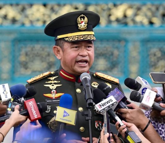 Presiden Lantik Maruli Simanjuntak sebagai Wakil Panglima TNI dan Tandyo Budi Revita KSAD FOTO: Jenderal TNI Maruli Simanjuntak sebagai Wakil Panglima TNI merangkap Kepala Badan Nasional Pengelola Perbatasan dan Daerah Terpencil, saat memberikan keterangan pers. (Sumber: BPMI Setpres)