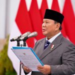 Presiden Prabowo Lantik Empat Wakil Menteri, Kepala BNPB, serta Kepala dan Wakil Kepala BPGMN FOTO: Presiden Prabowo Subianto saat melantik empat wakil menteri Kabinet Merah Putih, Kepala Badan Nasional Penanggulangan Bencana (BNPB), serta Kepala dan Wakil Kepala Badan Pengelolaan Gambut dan Mangrove Nasional (BPGMN) di Istana Negara, Jakarta, Kamis (15/10/2026). (Sumber: BPMI Setpres)