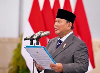 Presiden Prabowo Lantik Empat Wakil Menteri, Kepala BNPB, serta Kepala dan Wakil Kepala BPGMN FOTO: Presiden Prabowo Subianto saat melantik empat wakil menteri Kabinet Merah Putih, Kepala Badan Nasional Penanggulangan Bencana (BNPB), serta Kepala dan Wakil Kepala Badan Pengelolaan Gambut dan Mangrove Nasional (BPGMN) di Istana Negara, Jakarta, Kamis (15/10/2026). (Sumber: BPMI Setpres)
