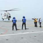 Personil TNI AL Gelar Pelatihan Pendaratan Helikopter Caracal di KRI Sriwijaya-100 FOTO: Personil TNI AL sedang melakukan pelatihan pendaratan Shipboard Operation bagi penerbang helikopter Caracal TNI Angkatan Udara (TNI AU) di KRI Sriwijaya-100, Jumat (16/10). (Dok. TNI AL - Puspenerbal)