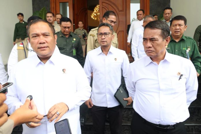FOTO: Kepala Bareskrim Polri Komjen Pol. Asep Safrudin dan Menteri Pertanian (Mentan) Andi Amran Sulaiman. (Kementan)