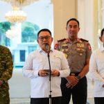 Presiden Prabowo Instruksikan Penanganan Karhutla Lebih Masif dan Terpadu FOTO: Menteri Koordinator Bidang Politik dan Keamanan Dudung Abdurachman saat memberikan keterangan pers. (Sumber: BPMI Setpres)