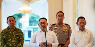 Presiden Prabowo Instruksikan Penanganan Karhutla Lebih Masif dan Terpadu FOTO: Menteri Koordinator Bidang Politik dan Keamanan Dudung Abdurachman saat memberikan keterangan pers. (Sumber: BPMI Setpres)