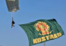 Danyonif 432 Kostrad Pimpin Harpuan Freefall Brigif 3/TBS di Takalar, Asah Profesionalisme Prajurit FOTO: Komandan Batalyon Infanteri 432/Waspada Setia Jaya (Danyonif 432/WSJ), Letkol Inf Muh. Sulthan Yusuf, S.IP., M.Hub.Int., memimpin langsung kegiatan Harpuan penerjun freefall Brigif 3/Tri Budi Sakti (TBS) pada hari pertama penerjunan di Drop Zone (DZ) Takalar, dengan ketinggian 9.500 feet. (Dok. Penerangan Kostrad)