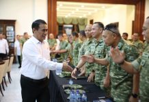 Mentan Amran: Kolaborasi Kementan-TNI Jadi Kunci Swasembada dan Kedaulatan Pangan FOTO: Mentan Amran saat menerima audiensi 46 perwira siswa Pendidikan Reguler (Dikreg) 56 Sekolah Staf dan Komando TNI (Sesko TNI) di Jakarta, Selasa (27/10/2026). (Dok. Kementan)