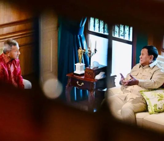 Suplay Gas Dikurangi, Menlu Singapura Bermohon Diterima Presiden, Akhirnya Diterima di Hambalang FOTO: Presiden RI Prabowo Subianto saat menerima permohonan pertemuan Menteri Luar Negeri (Menlu) Singapura Vivian Balakrishnan di kediamannya di Hambalang, Kabupaten Bogor, Jawa Barat, Rabu (28/10/2026) sore. (Sumber: BPMI Setpres)