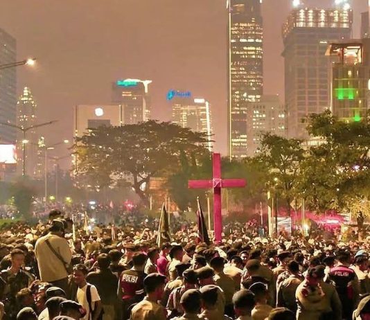 Unras Mahasiswa di Jakarta Diguyur Hujan, Netizen: Alam pun Tidak Merestui Mereka Demo FOTO: Aksi unjuk rasa mahasiswa di Jakarta. (Dok via medsos)