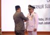 Usai Dilantik Jadi Bupati, Darmawangsyah: Kita Lanjutkan Pembangunan untuk Gowa Yang Lebih Baik FOTO: Gubernur Sulawesi Selatan, Andi Sudirman Sulaiman, resmi melantik Darmawangsyah Muin sebagai Bupati Gowa definitif untuk sisa masa jabatan 2025–2030 di Aula Asta Cita, Rumah Jabatan Gubernur Sulawesi Selatan, Makassar. (ist)
