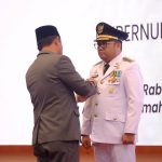 Usai Dilantik Jadi Bupati, Darmawangsyah: Kita Lanjutkan Pembangunan untuk Gowa Yang Lebih Baik FOTO: Gubernur Sulawesi Selatan, Andi Sudirman Sulaiman, resmi melantik Darmawangsyah Muin sebagai Bupati Gowa definitif untuk sisa masa jabatan 2025–2030 di Aula Asta Cita, Rumah Jabatan Gubernur Sulawesi Selatan, Makassar. (ist)