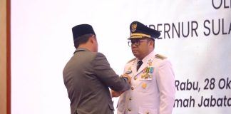 Usai Dilantik Jadi Bupati, Darmawangsyah: Kita Lanjutkan Pembangunan untuk Gowa Yang Lebih Baik FOTO: Gubernur Sulawesi Selatan, Andi Sudirman Sulaiman, resmi melantik Darmawangsyah Muin sebagai Bupati Gowa definitif untuk sisa masa jabatan 2025–2030 di Aula Asta Cita, Rumah Jabatan Gubernur Sulawesi Selatan, Makassar. (ist)