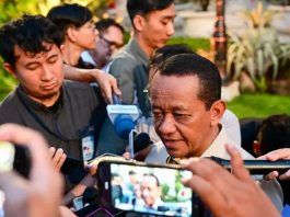 Temui Presiden Bahlil Laporkan Perkembangan Program Listrik Desa FOTO: Menteri Koordinator Bidang Hilirisasi dan Transisi Energi Bahlil Lahadalia, Kamis (29/10/2026). (Sumber: BPMI Setpres)